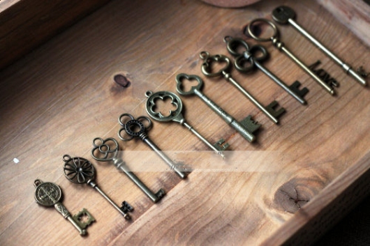 Chìa khóa kim loại giả cổ