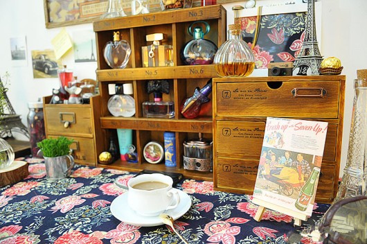 Kệ gỗ đựng đồ vintage