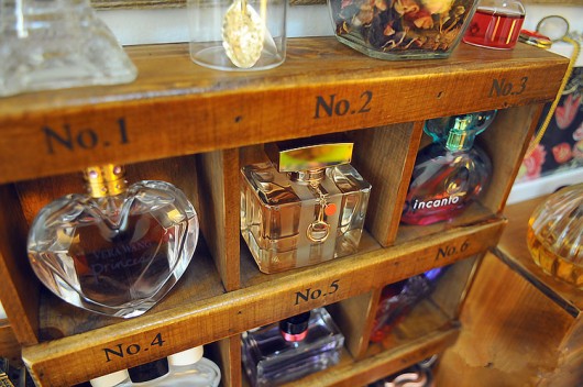 Kệ gỗ đựng đồ giả cổ đẹp