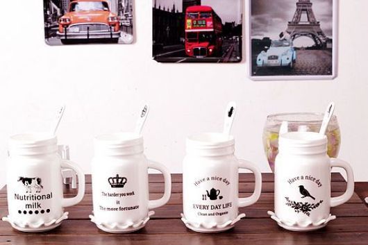 Ly sứ trắng in hình độc đáo