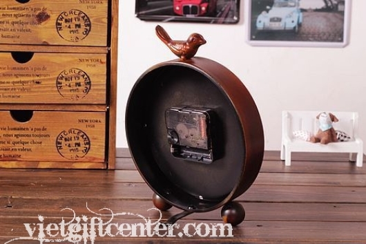 Dong ho de ban vintage doc dao