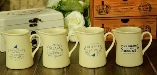 Bình sứ xinh xắn