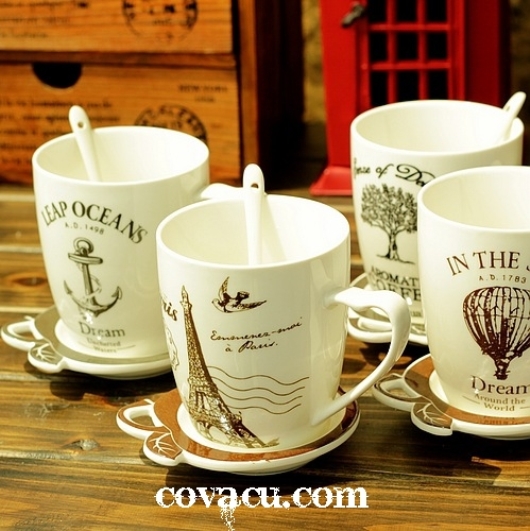 Ly sứ vintage phong cảnh châu Âu có muỗng, đế