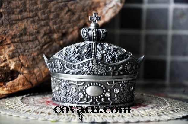 Hop dung nu trang hoa tiet hinh vuong mien