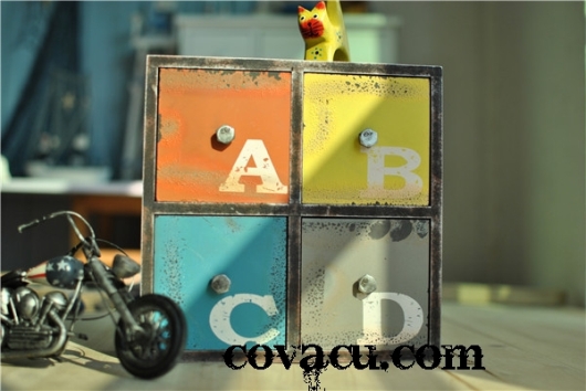 Kệ vintage cũ kĩ đựng đồ