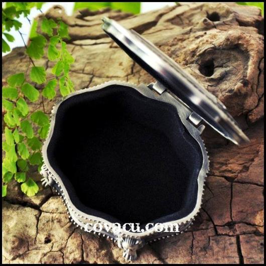 Hộp đựng nữ trang họa tiết cổ điển