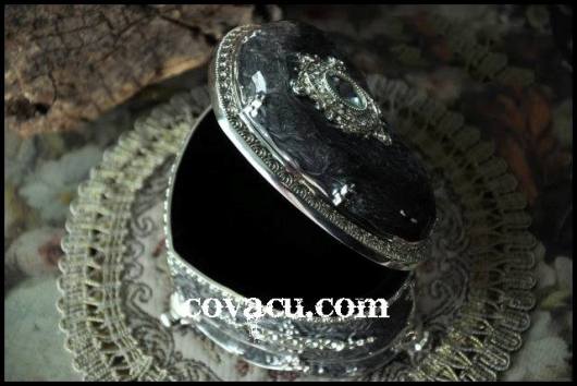 Hộp nữ trang nạm đá vintage đẹp