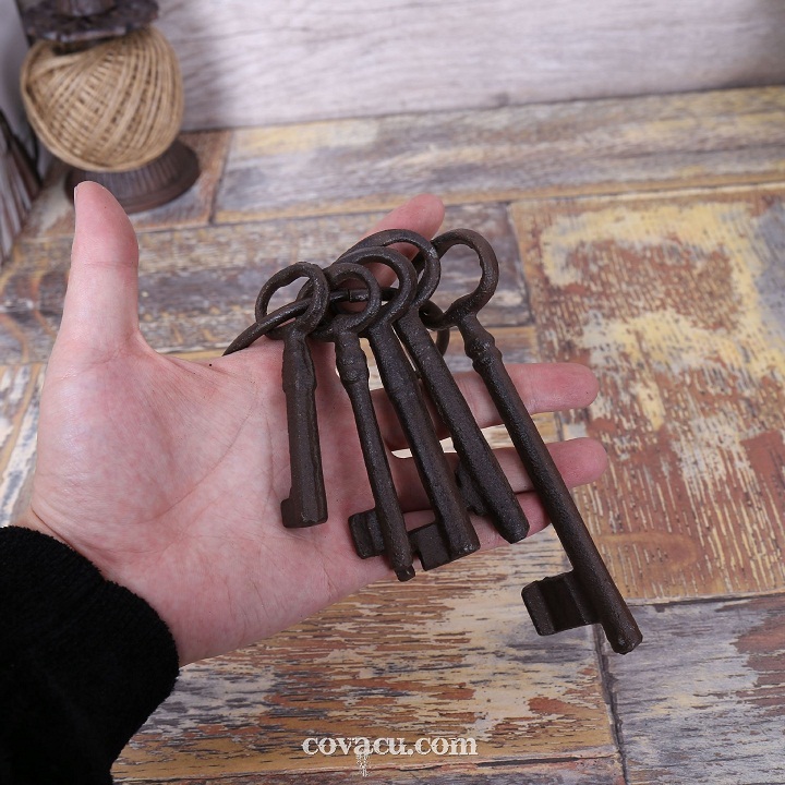 Chùm chìa khóa trang trí giả cổ