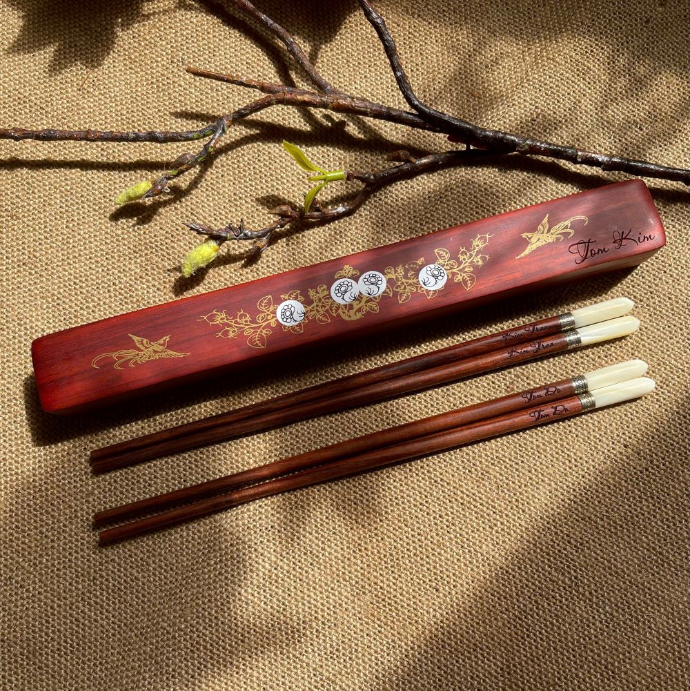 Dua-go-trac-khac-laser