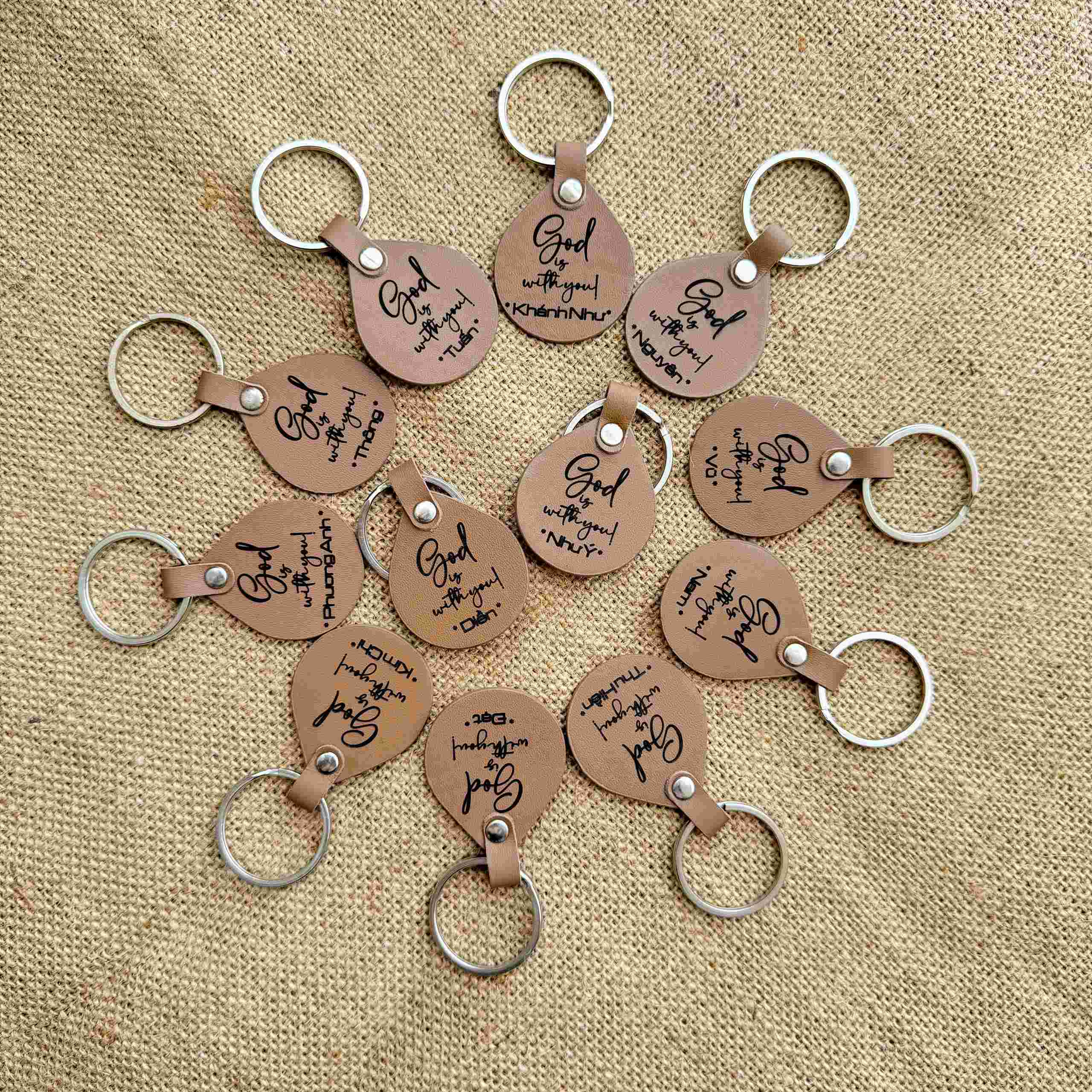 moc - khoa - khac - ten