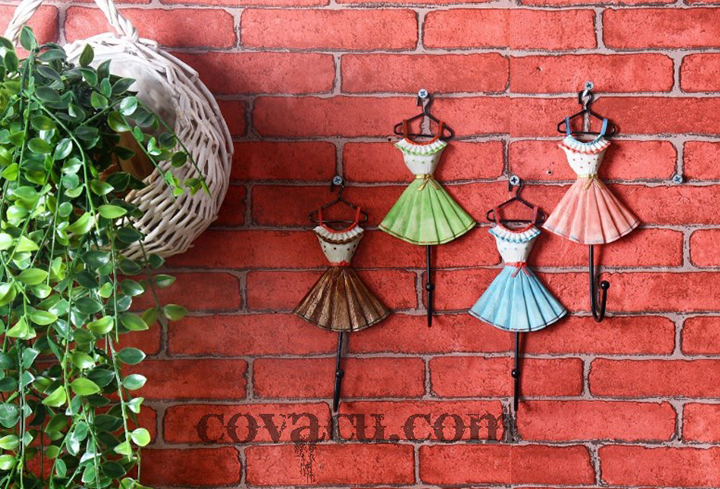 móc treo đồ biến hóa từ thiết kế váy đầm