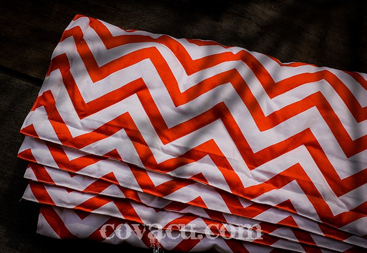 Họa tiết ziczac ấn tượng, sang trọng nhưng chưa bao giờ lỗi thời. Vải có 5 gam màu đa dạng cho bạn lựa chọn.