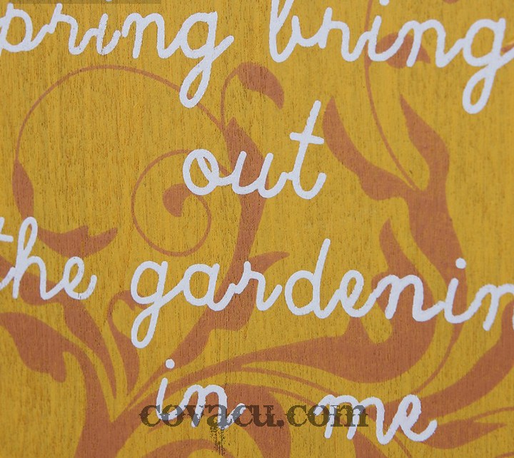 tranh được làm bằng gỗ thông, in trực tiếp lên mặt gỗ