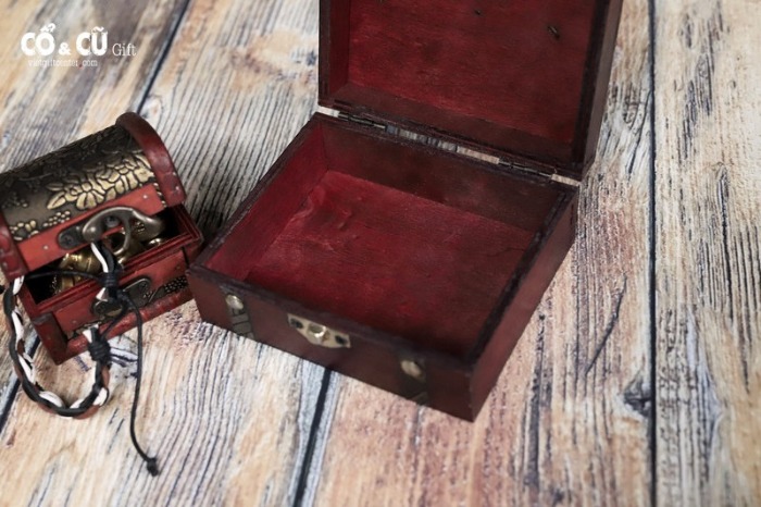 hộp cổ điển đựng trang sức