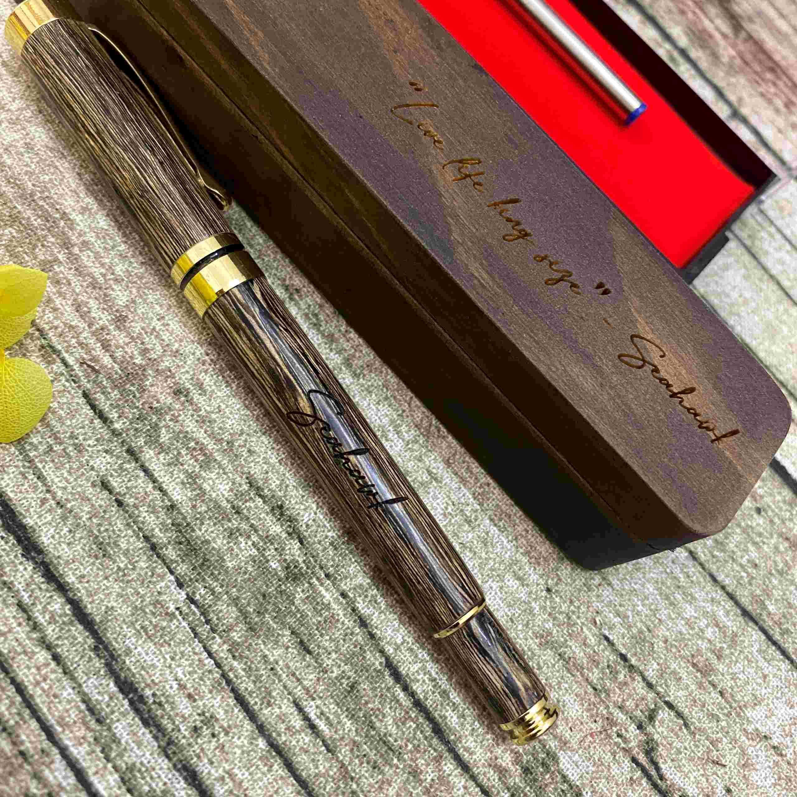 but-tram-huong-khac-ten