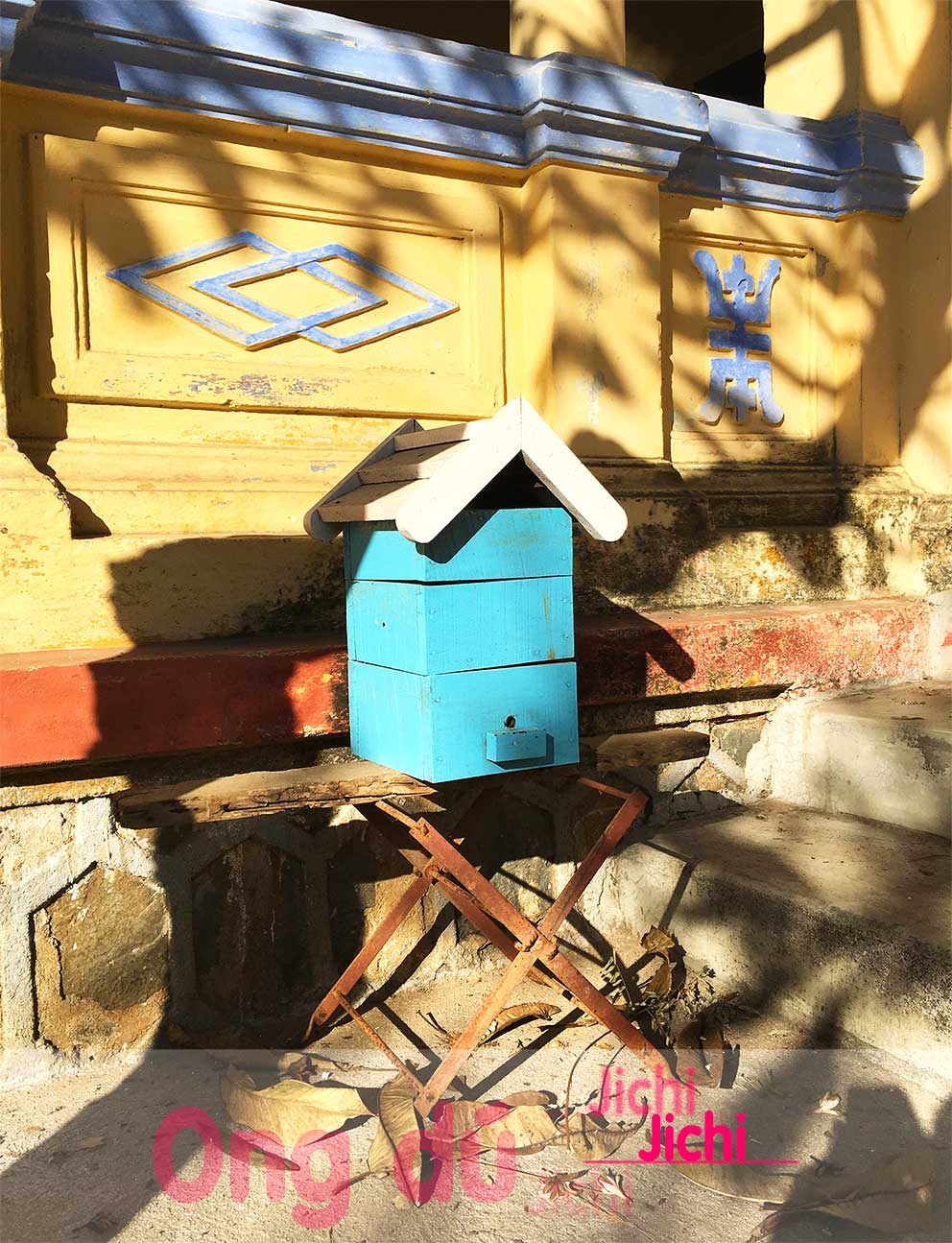 Ong dú với nuôi ong thùng kế