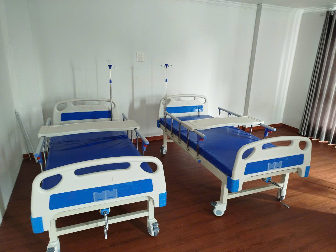 Giường bệnh nhân 1 tay quay HM-C1