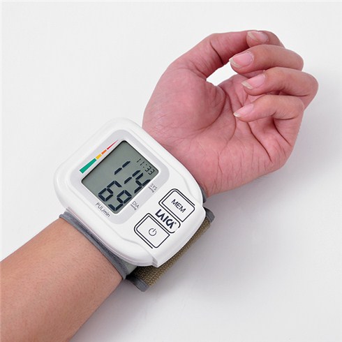 Máy đo huyết áp cổ tay LAICA BM1004