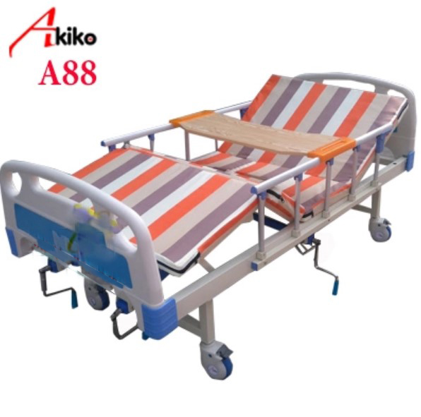 Giường y tế 3 tay quay Akiko A88 sở hữu 8 bánh xe với khả năng xoay 360 độ