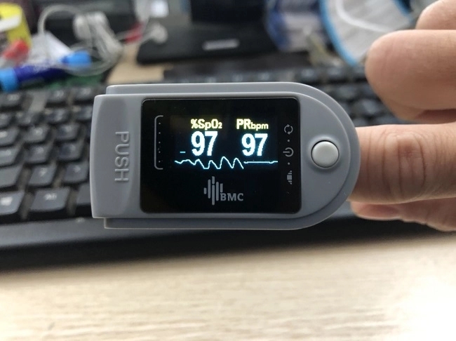 Máy đo nồng độ oxy trong máu BMC CMS50D tích hợp cảm biết SPO2 đem đến kết quả chính xác