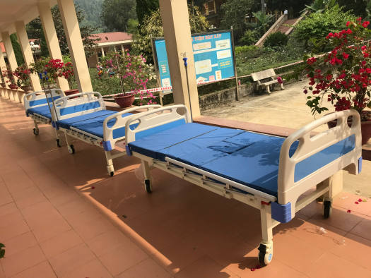 Giường bệnh nhân 2 tay quay Akiko A82 mang tới nhiều chức năng điều chỉnh khi cần thiết