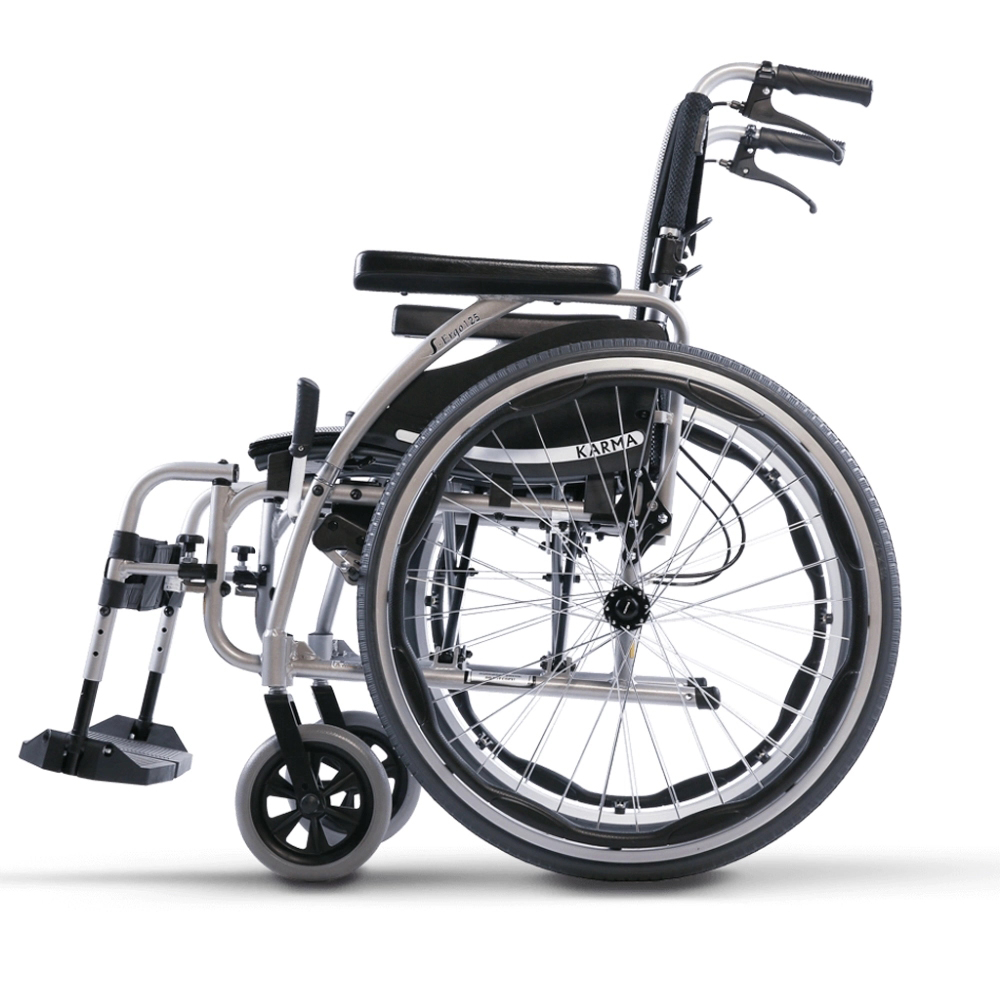 Xe lăn Karma S-Ergo 125 thiết kế bàn để tay tiện lợi