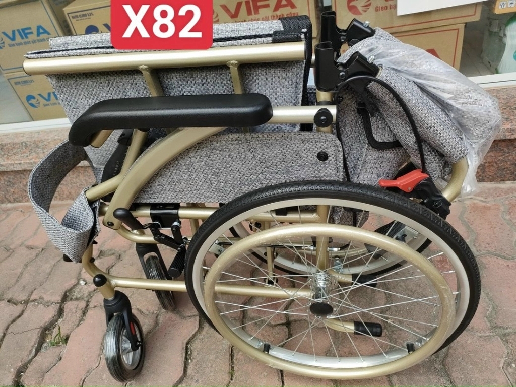 Xe lăn Lucass X82 là dòng xe lăn đặc biệt được chế tạo từ hợp kim nhôm