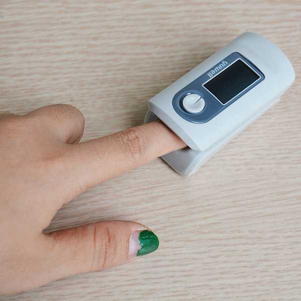 Máy đo nồng độ Oxy Spo2 Yuwell YX301 với độ sai số vô cùng nhỏ