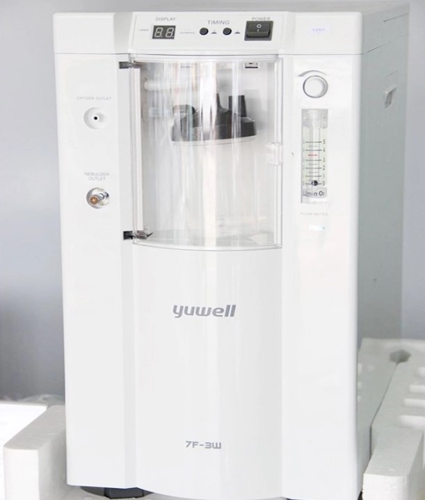 Máy tạo oxy Yuwell 7F-3EW khi hoạt động không tạo ra tiếng ồn quá lớn, việc di chuyển máy cũng khá dễ dàng