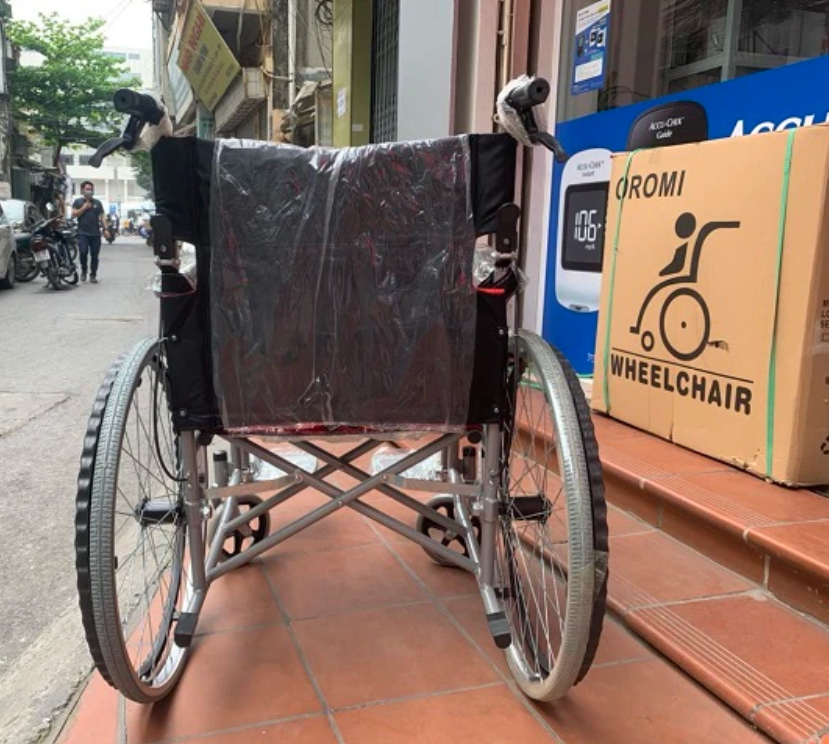 Xe lăn cơ bản Oromi Wheelchair được thiết kế tiêu chuẩn, đảm bảo an toàn và tiện lợi cho người sử dụng