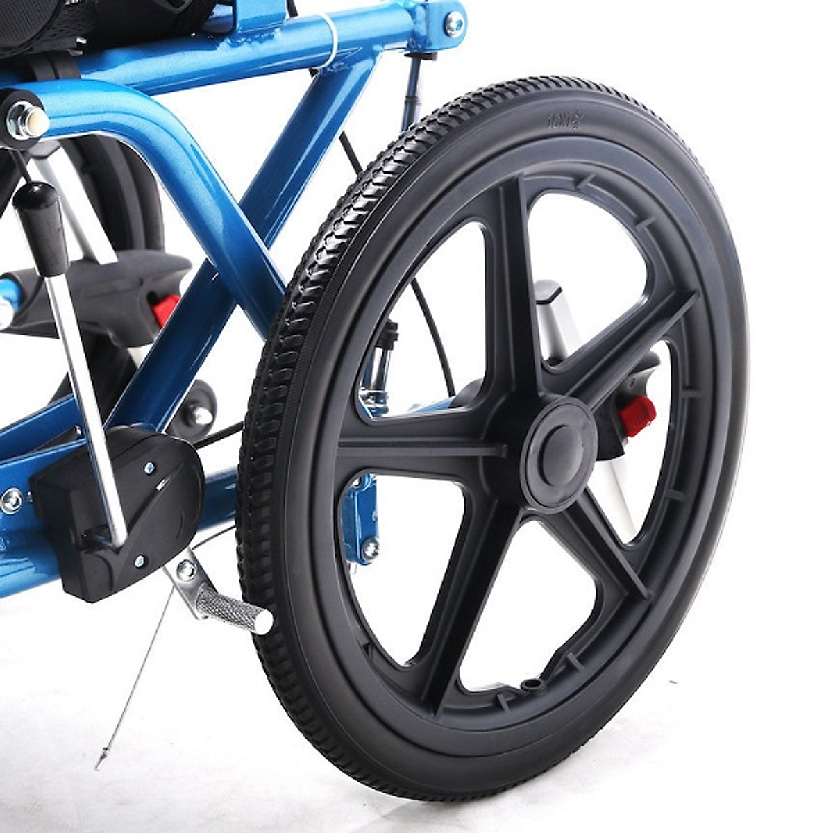 Xe lăn cho trẻ bại não Lucass X58L giúp giữ thăng bằng và an toàn cho người sử dụng.