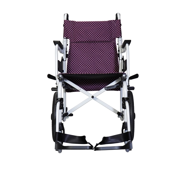 Xe Lăn Du lịch-Đẩy Tay Soma 215 thiết kế với trọng lượng siêu nhẹ sử dụng hoàn toàn khung nhôm siêu nhẹ và chắc chắn