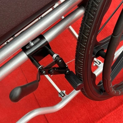 Xe lăn tay hợp kim nhôm Lucass X88 vành xe lăn dạng nan hoa cứng cáp chịu được tải trọng người ngồi 120kg