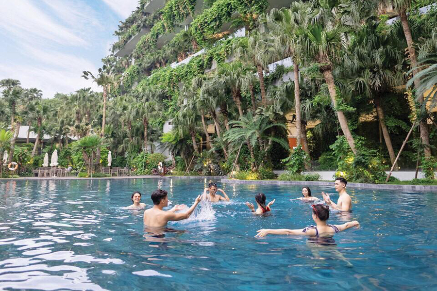 bể bơi ở flamingo đại lải resort