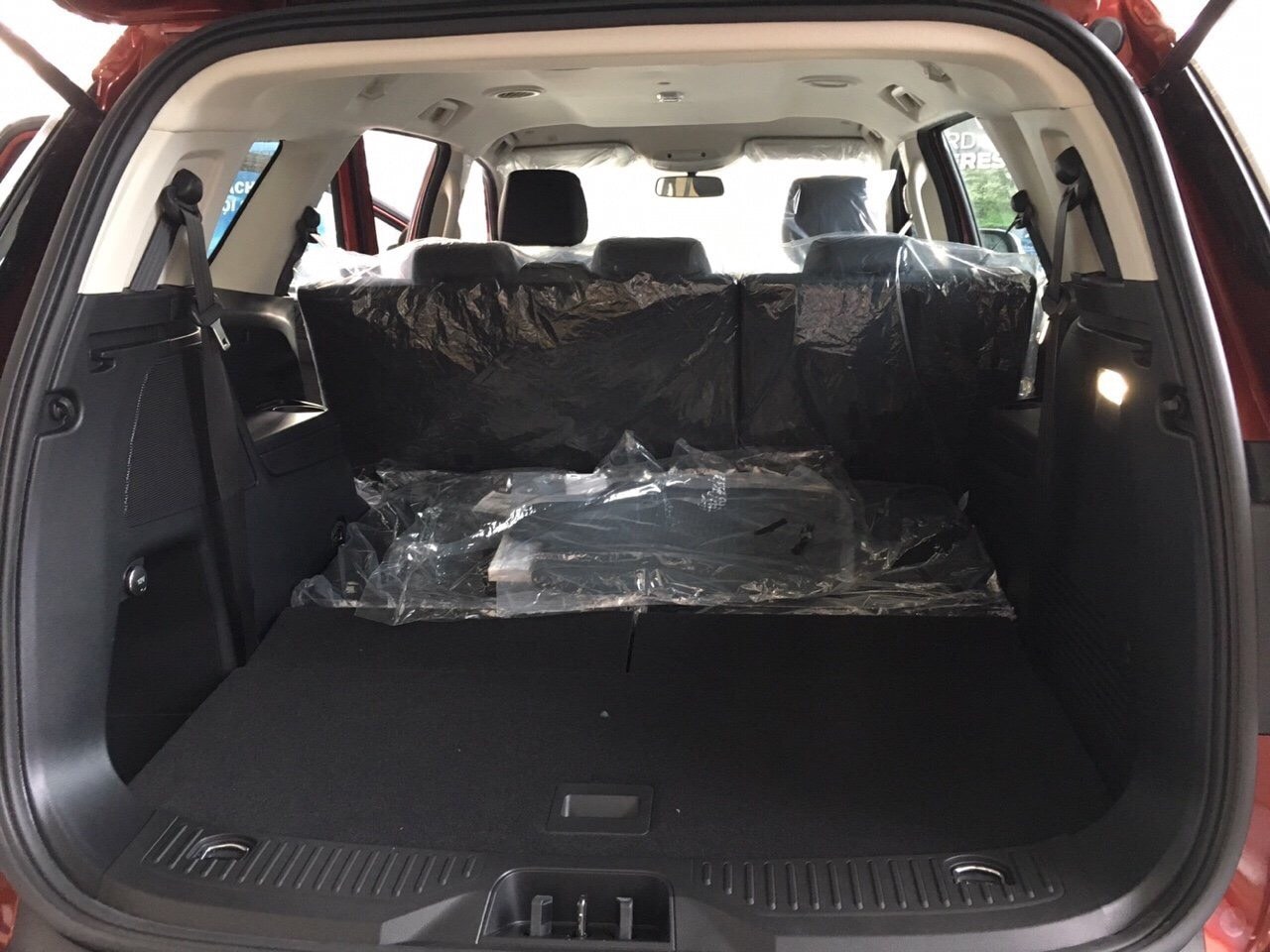 Mua SUV 7 chỗ chạy dịch vụ, chọn Everest Ambiente MT hay Fortuner số sàn? 5 cop sau ford everest ambiente so san 2019