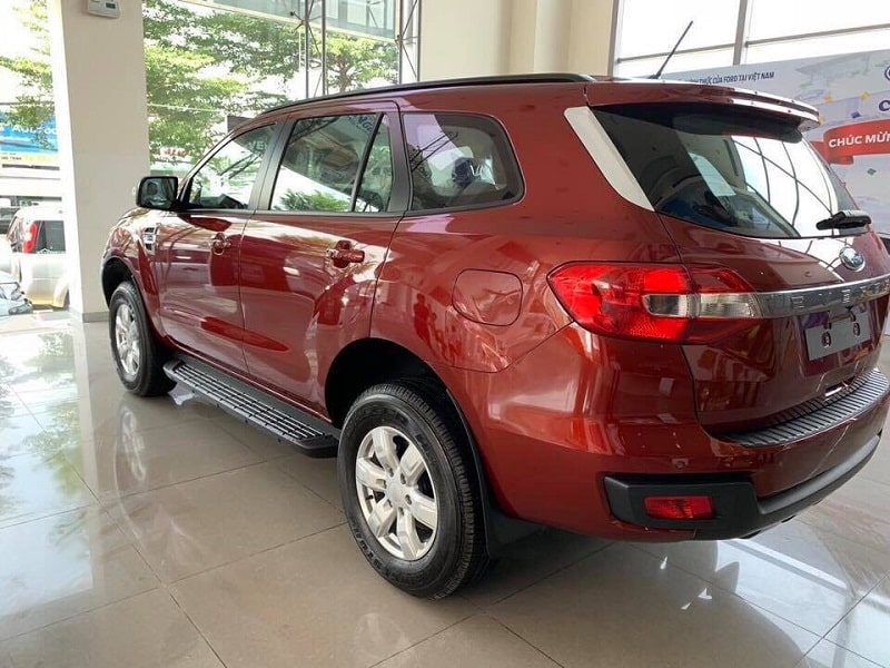Mua SUV 7 chỗ chạy dịch vụ, chọn Everest Ambiente MT hay Fortuner số sàn? 3 duoi xe ford everest ambiente so san 2019