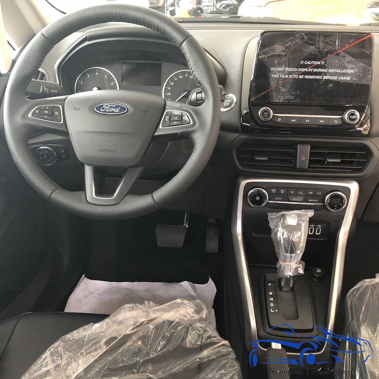 Ford Ecosport – chiếc SUV cỡ nhỏ đáng mua nhất 2019 4 tay lái và bảng taplo trung tâm Ecosport rất tiện nghi, hiện đại