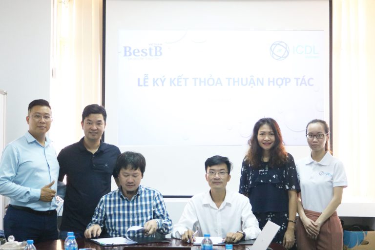 Lễ ký thỏa thuận hợp tác có sự góp mặt đầy đủ của ban lãnh đạo 2 bên