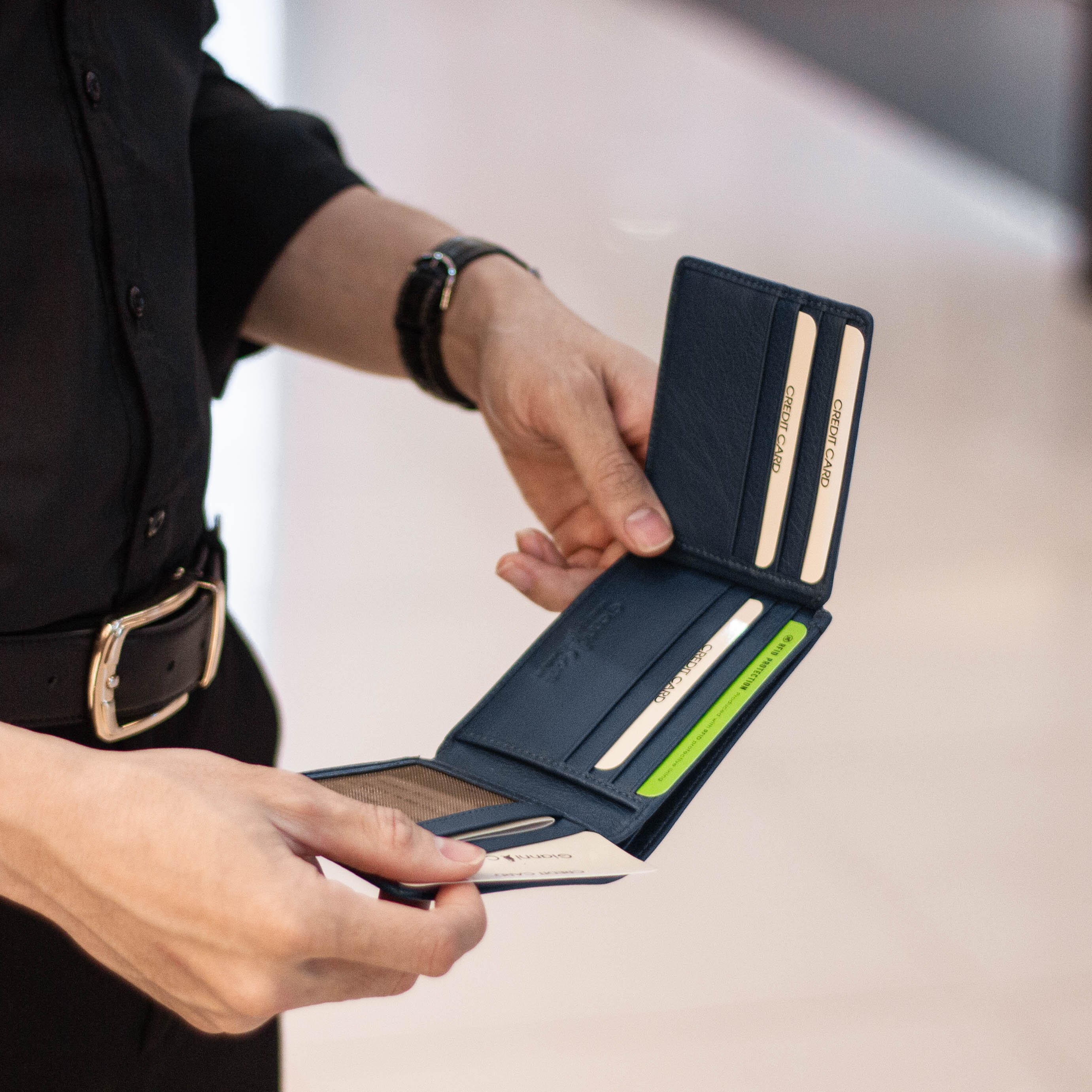 Cách bảo quản ví nam cho nam giới