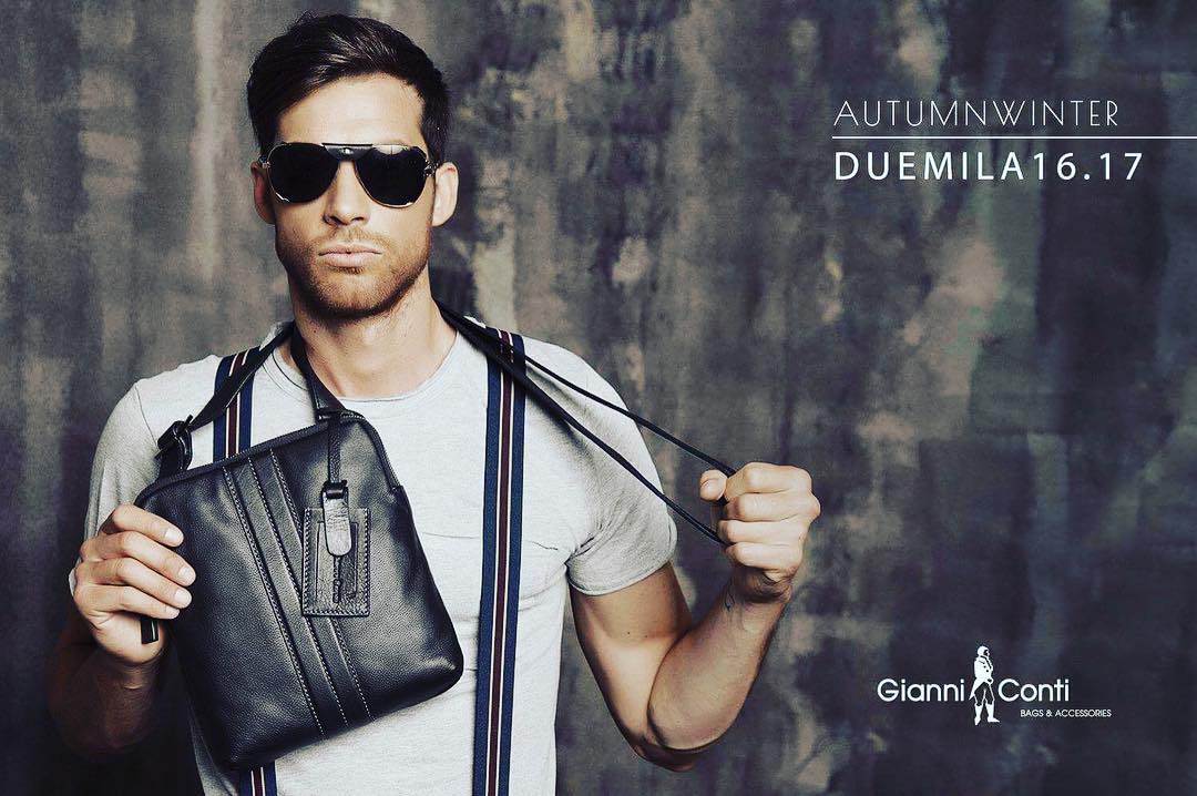 Túi xách nam đeo chéo màu đen