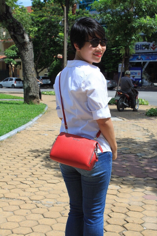 tự tin năng động cùng túi xách Gianni Conti