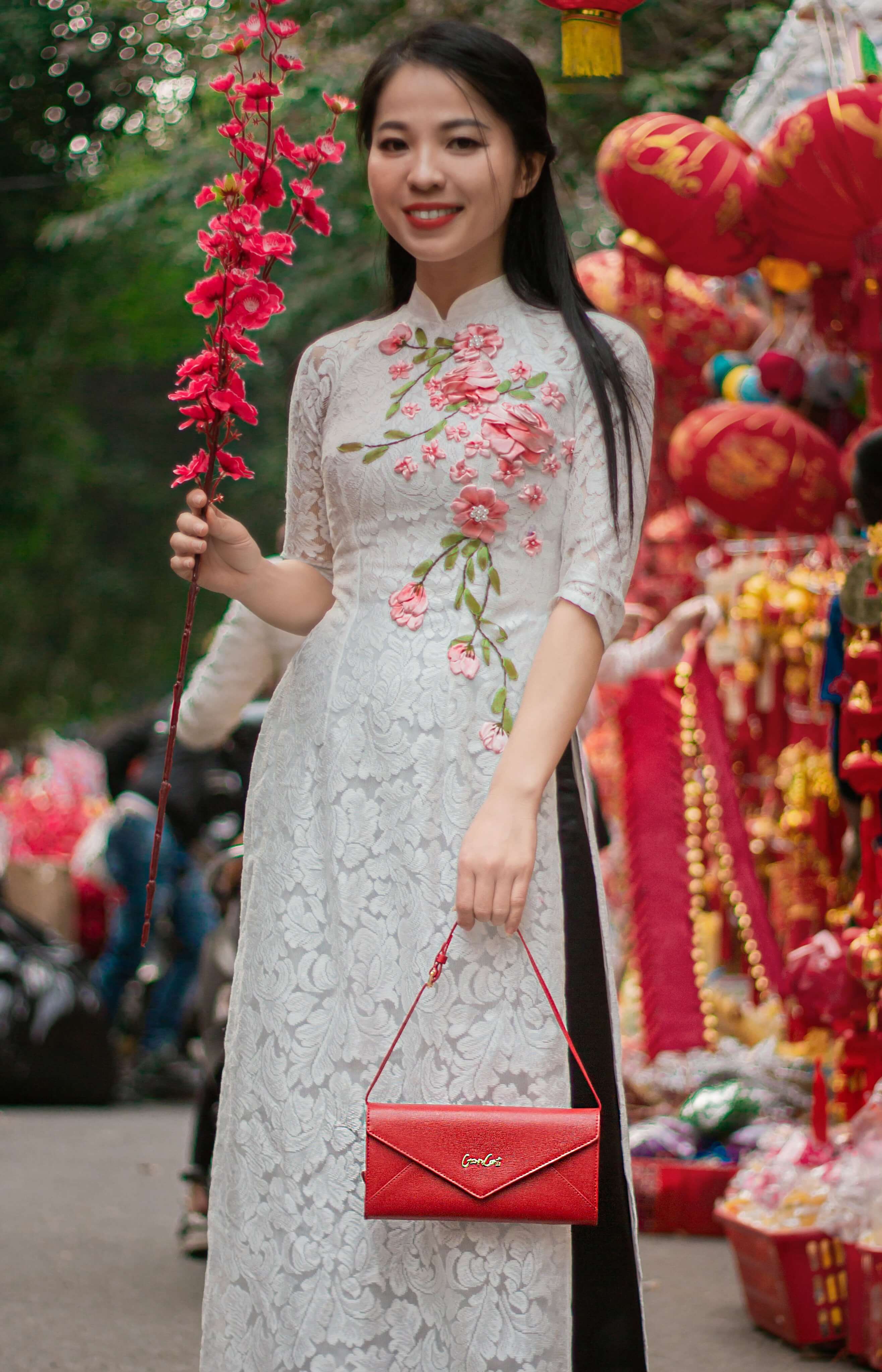 ví cầm tay dáng phong bì