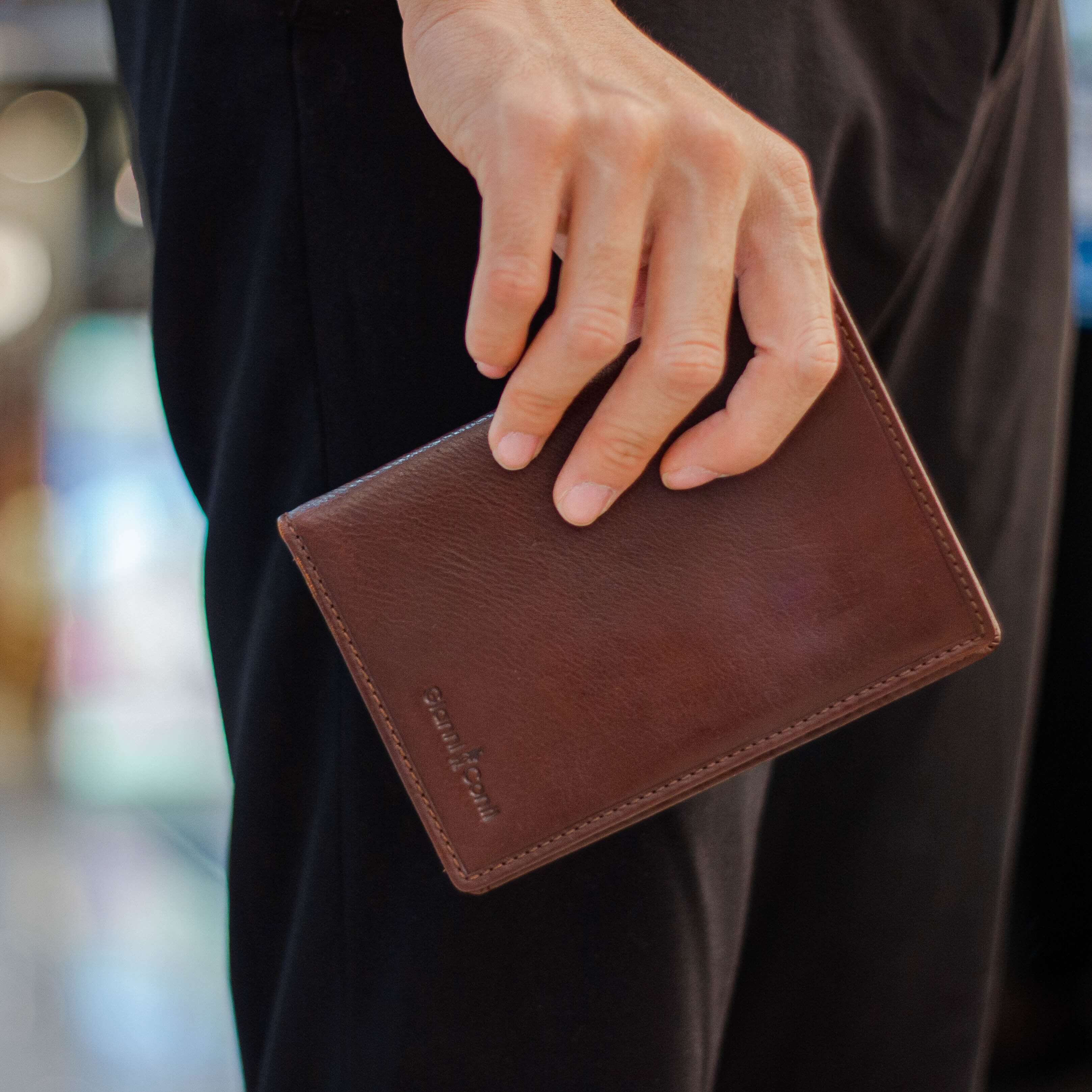 Ví da nam dáng đứng