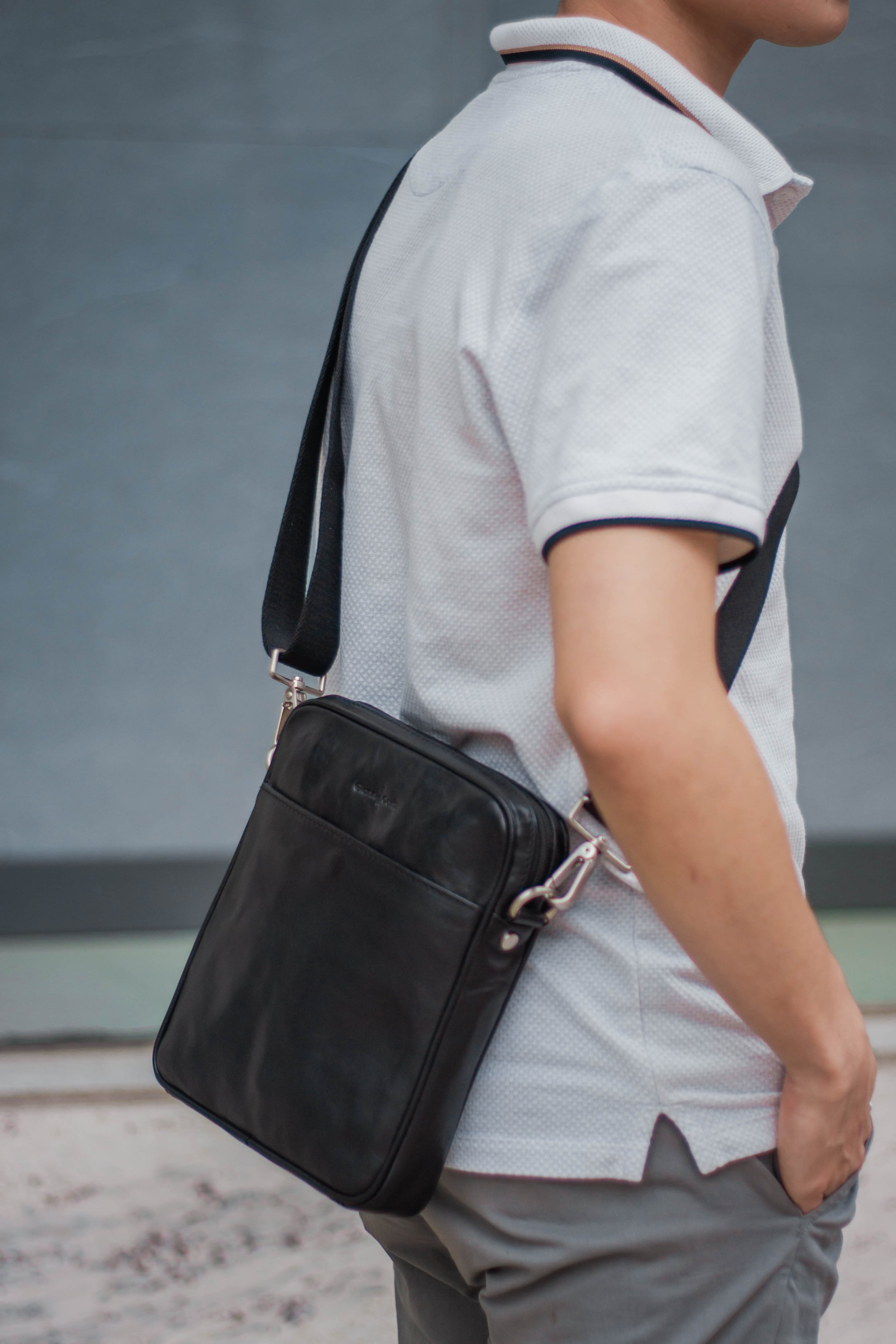 Túi nam đeo chéo da thật