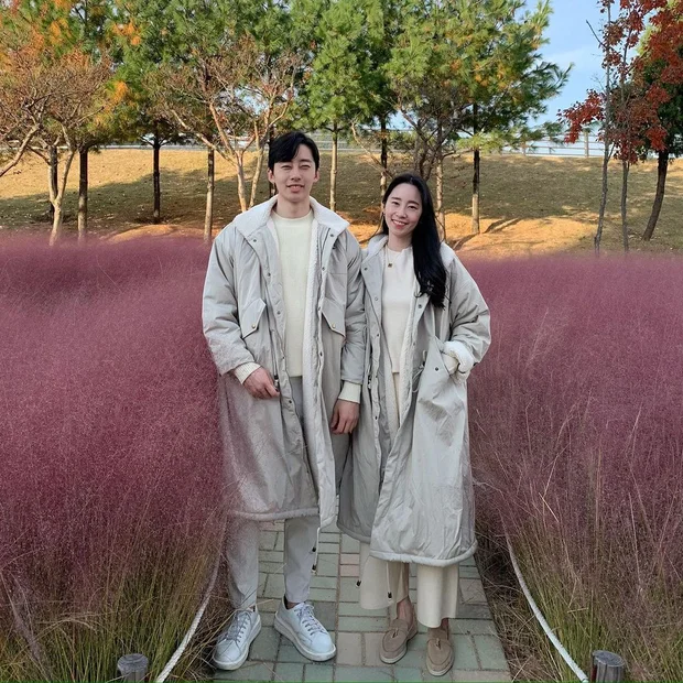 Cặp đôi Hàn gợi ý style lên đồ đi chơi Valentine đơn giản và tôn dáng 