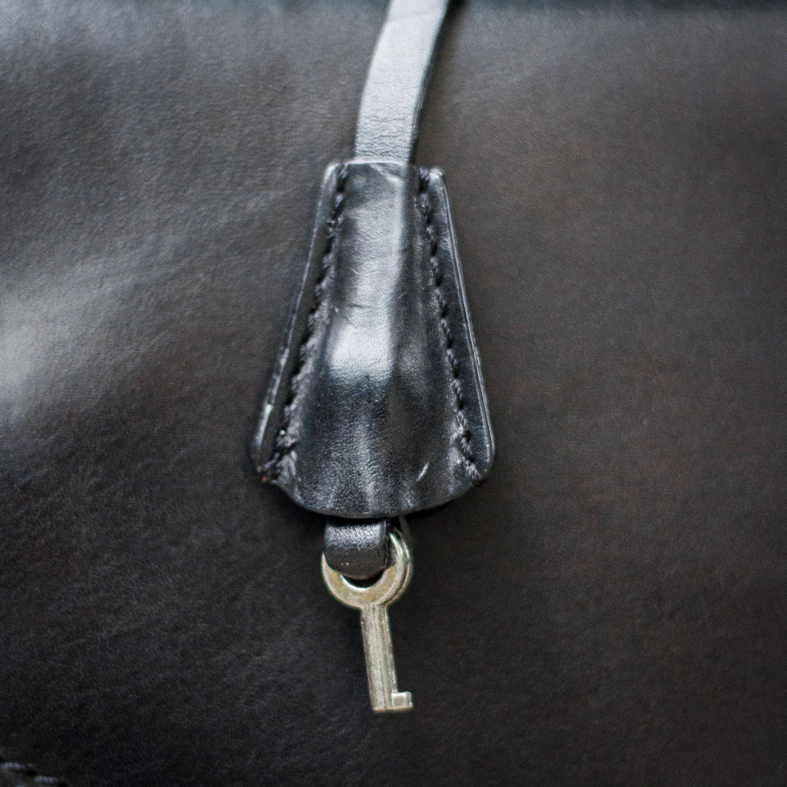 Dồ da Gianni Conti