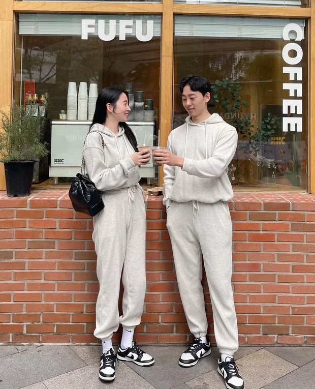 Cặp đôi Hàn gợi ý style lên đồ đi chơi Valentine đơn giản và tôn dáng