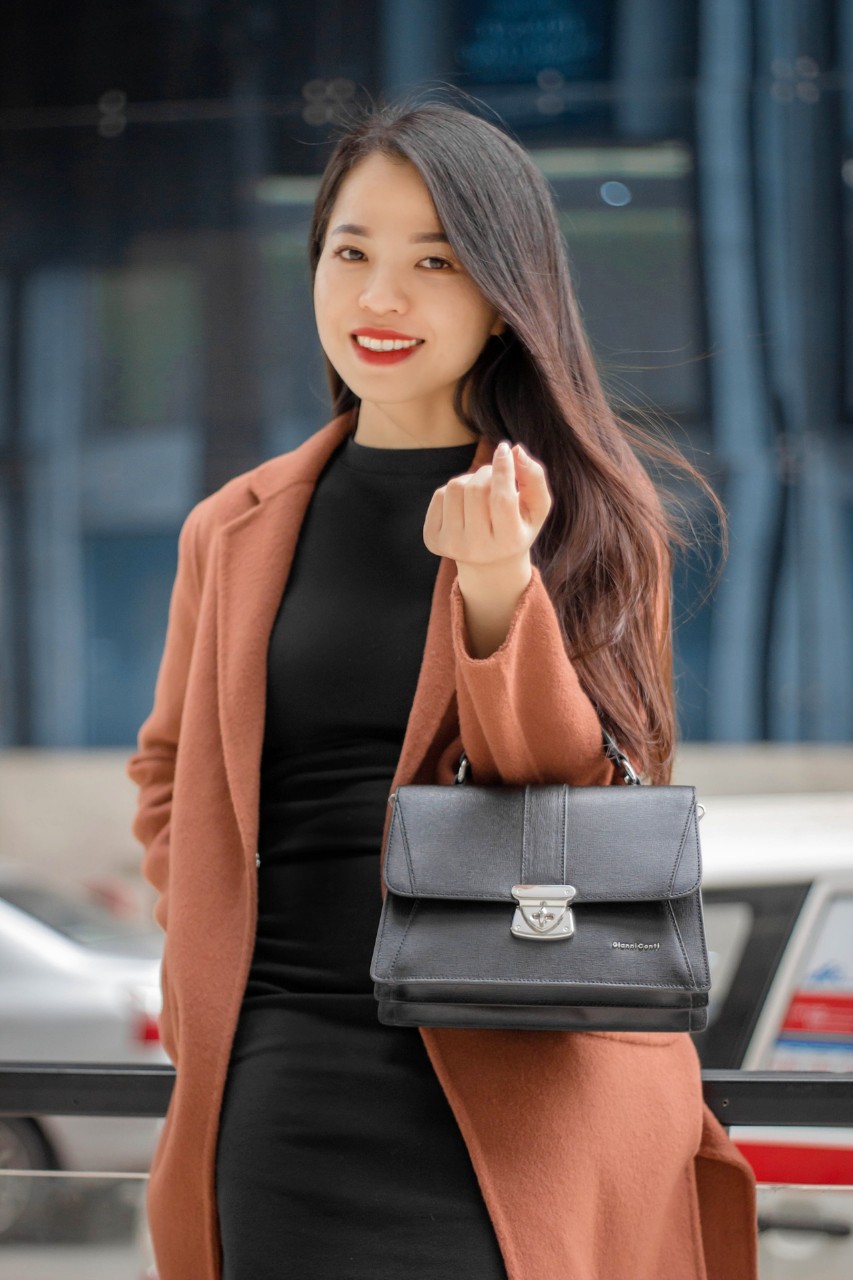 Túi xách nữ thời trang cỡ trung