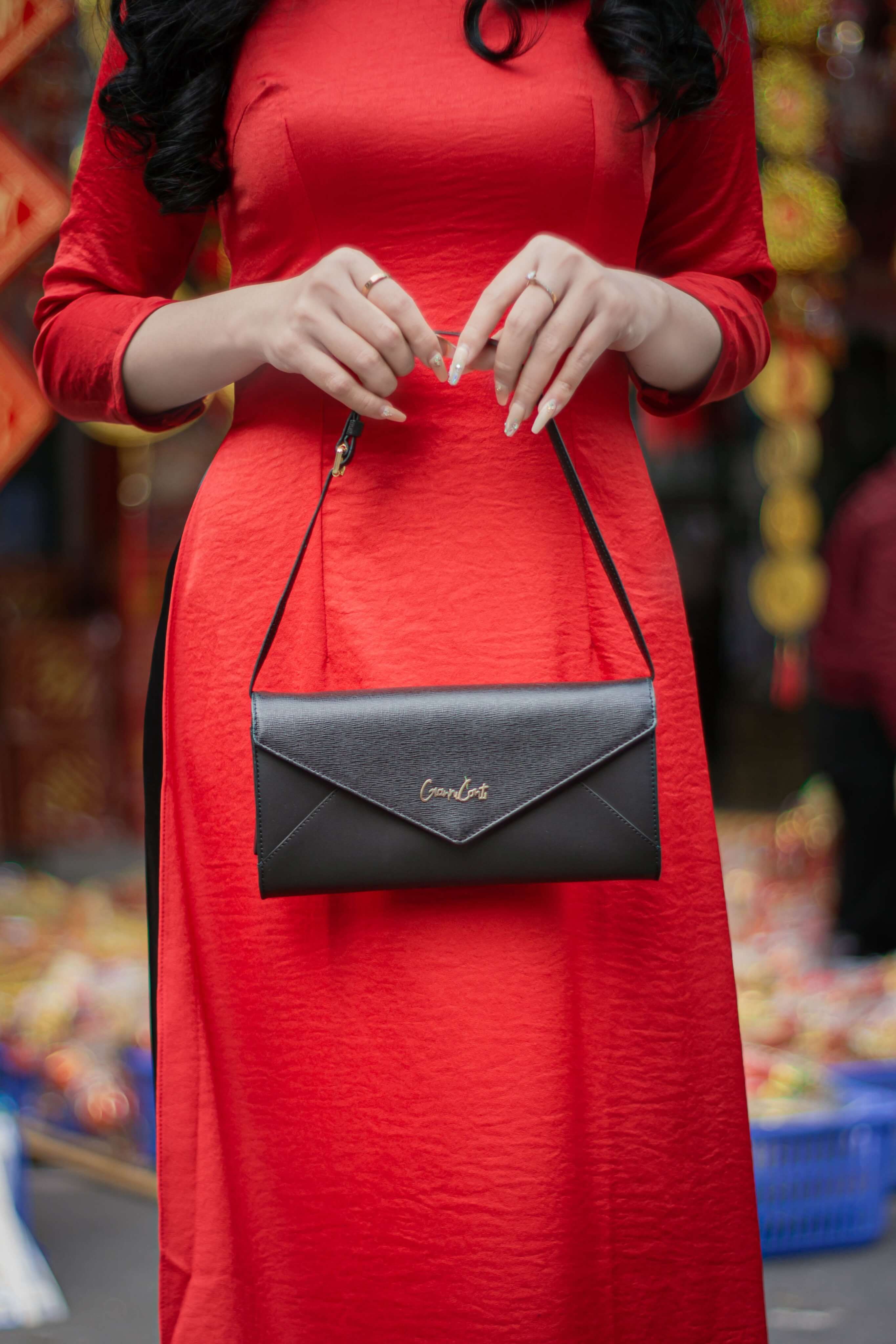 Ví cầm tay mix cùng áo dài