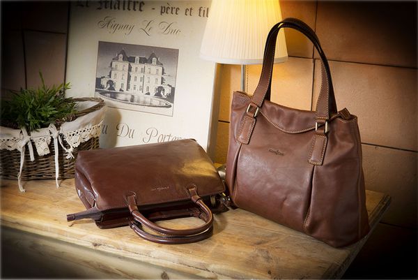 Túi da hàng hiều